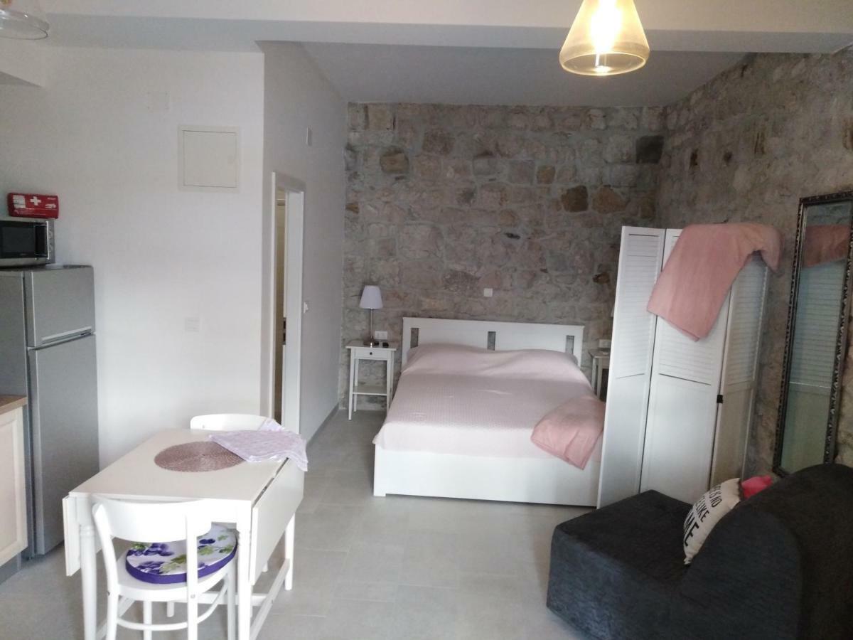 Apartment Iris Drasnice Esterno foto